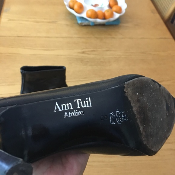 Stylish black ankle boots with small heels. - Picture 3 of 4